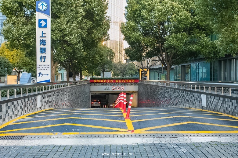 车库入口